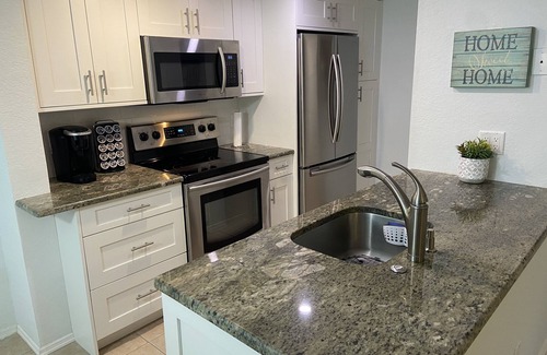 Central Sarasota Condo | Downtown, Mins away from Lido Beach, Siesta Key, St Armands Cir