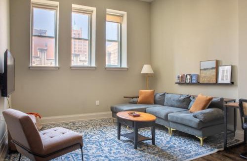 East Town Apartment | Downtown Modern 2BR Loft