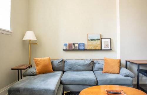 East Town Apartment | Downtown Modern 2BR Loft