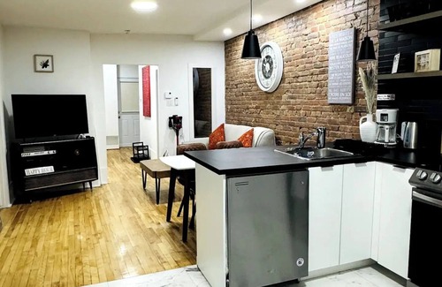 Sainte-Marie Apartment | Downtown Montreal/Metro Papineau