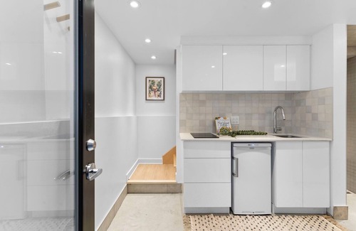 Downtown Montreal House | Downtown MTL's Exclusive 1-BR Tiny House Retreats: 30-Day Urban Escapes!n