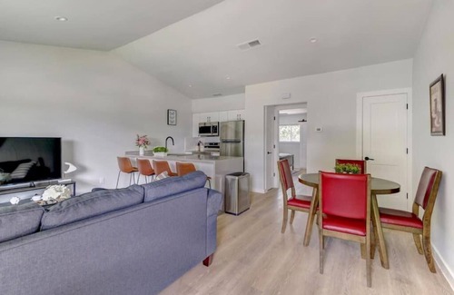 Barton Hills Condo | Downtown Oasis: Barton Springs & Zilker Park