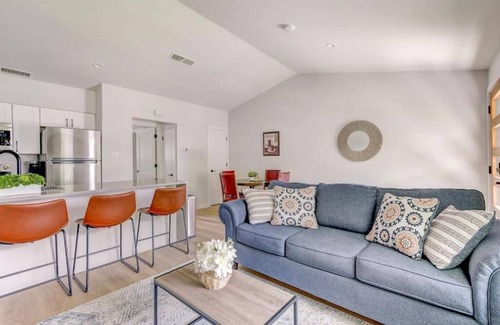Barton Hills Condo | Downtown Oasis: Barton Springs & Zilker Park