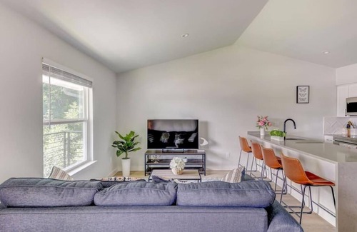 Barton Hills Condo | Downtown Oasis: Barton Springs & Zilker Park