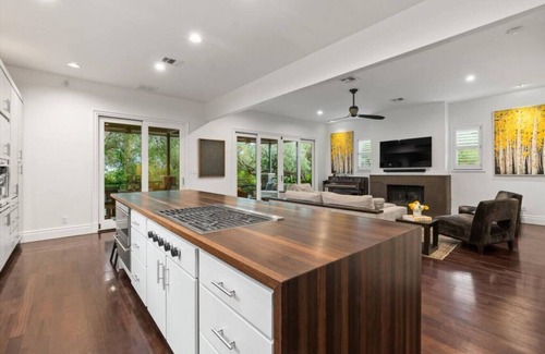 Bouldin House | Downtown Oasis : Heated Pool : Spa : Game room Sunday Ticket