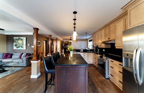 Cornwall House | Downtown Oasis: Spacious 4BR Executive Loft with Rooftop Hot Tub
