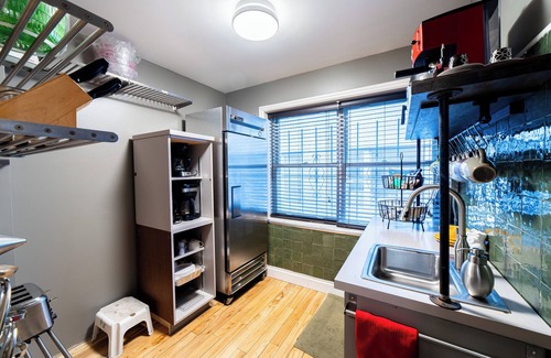 Cornwall House | Downtown Oasis: Spacious 4BR Executive Loft with Rooftop Hot Tub