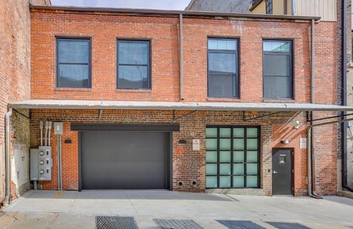 Downtown Omaha Apartment | Downtown Omaha Getaway with Deck and Gas Grill!
