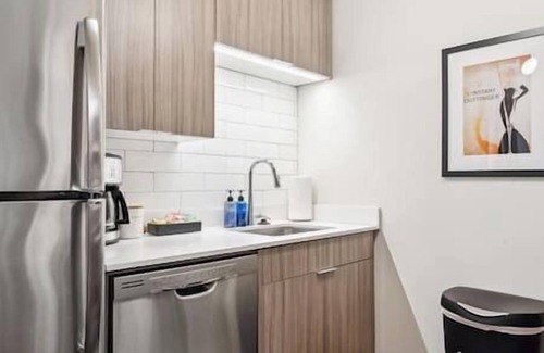 The Loop Condo | Downtown Penthouse - Mich Ave 2bd | +gym & VIEWS