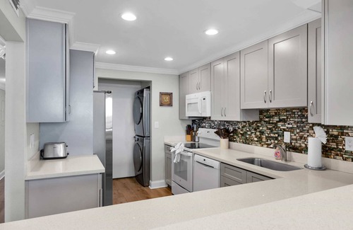 Meadows Condo | Downtown Penthouse Waterviews Pool, Dock, Parking