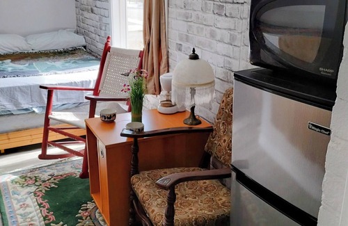 Peterborough Apartment | Downtown Peterborough property, lake view; walk to cafes, pubs theatre & beaches