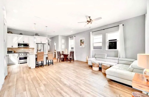 Gillespie Park House | Downtown, Pets, 2-Car Garage, Beach & St. Armands