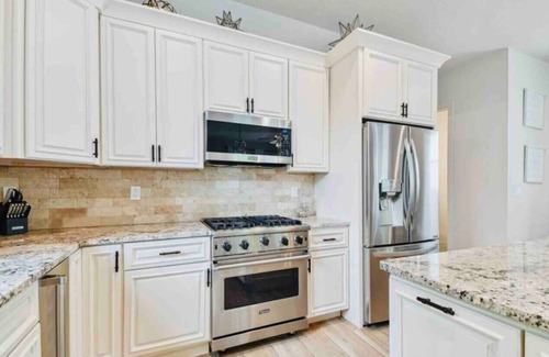 Gillespie Park House | Downtown, Pets, 2-Car Garage, Beach & St. Armands