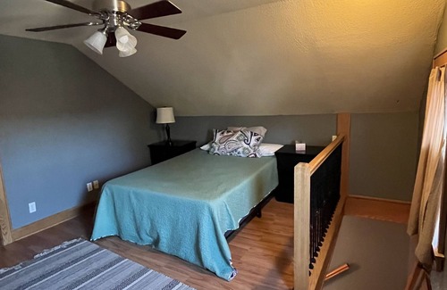 Village of Pewaukee House | Downtown Pewaukee! Close to the beach.