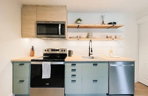 Prince Edward House | Downtown Picton 2 Bedroom Professionally Designed Suite