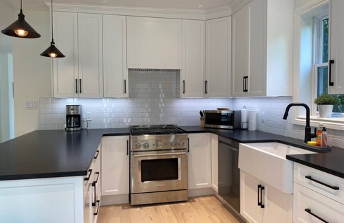 Prince Edward House | Downtown Picton, 3 bedroom.