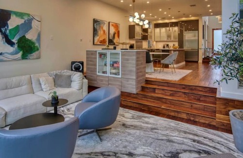 Bouldin House | Downtown Plunge Poo Sauna Luxury Walkable
