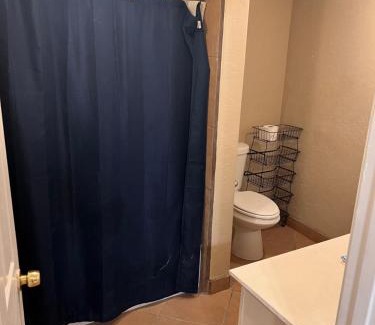F. Q. Story Apartment | Downtown Pool Suite 2