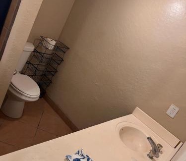 F. Q. Story Apartment | Downtown Pool Suite 2