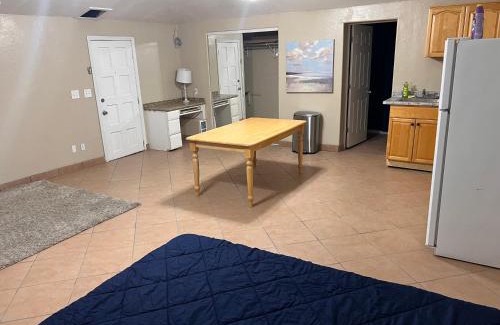 F. Q. Story Apartment | Downtown Pool Suite 2