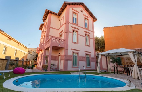 Oristano Historic Centre House | Downtown poolfront room with private veranda