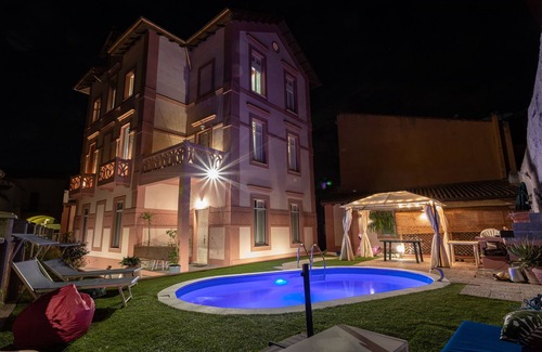 Oristano Historic Centre House | Downtown poolfront room with private veranda