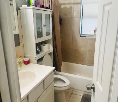 Richmond Heights House | Downtown Private Deluxe Room