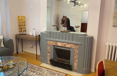 Little Italy House | Downtown Private Queen furnished Room with AC in beautiful Victorian house