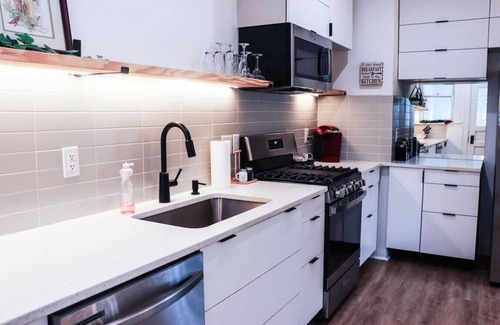 Livingston Park Apartment | Downtown Retreat - 2BR Oasis