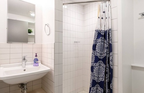 Government Center Apartment | Downtown Retreat: Stylish Boston Studio
