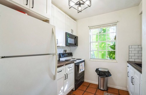 Crescent Lake House | Downtown | Safe Area | Sleeps 4