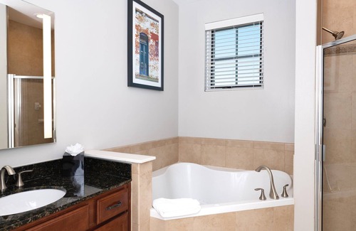 Downtown San Antonio Resort | Downtown San Antonio Resort close to RiverWalk and The Alamo with Rooftop Pool and Hot tub