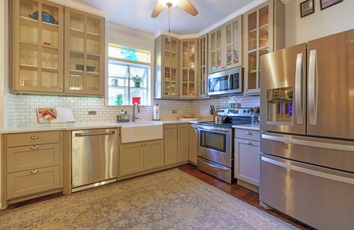 Mahncke Park House | Downtown San Antonio, Tx Sized Bungalow