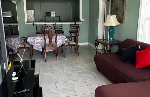 Park East House | Downtown Sarasota Florida Vacation Rental, Pet-Friendly 3BR/2BA,Close to Beaches