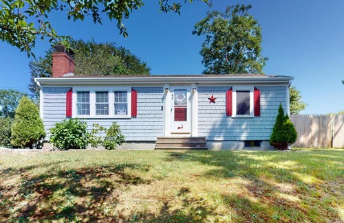 Hyannis House | Downtown Seaside Serenity Retreat