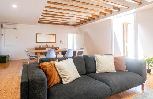 Santa Maria Maior Apartment | Downtown Seaview Apartment