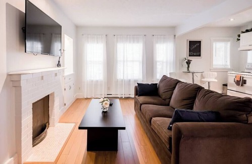 South End Apartment | Downtown South end central suite- parking included!
