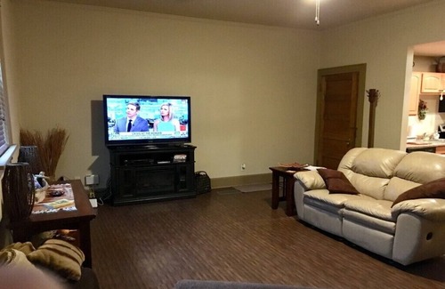Bismarck Apartment | Downtown Spacious 1 bedroom