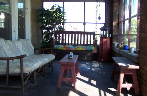 Saint Joseph Cottage | Downtown St. Joseph! Walk to EVERYTHING! Best Price in town! Book NOW!