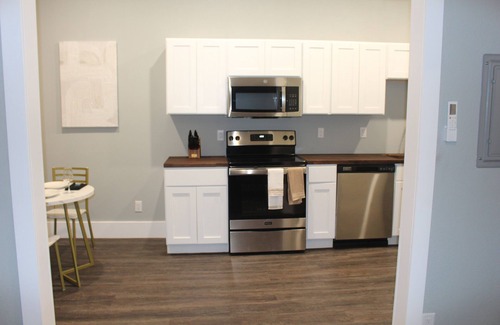 Springfield Apartment | Downtown Stay With Gym Access!