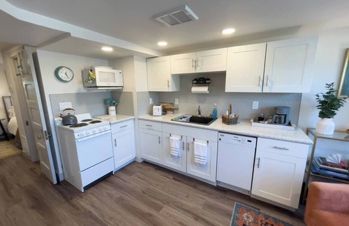 York Apartment | Downtown Studio | Small + Stylish | Near WWU
