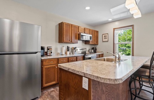 West Central Apartment | Downtown Studio w/Jacuzzi and Game Room!