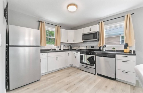 Fort Wayne Apartment | Downtown Studio w King Bed and Free Parking