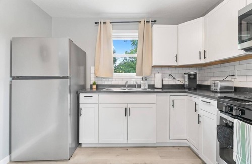 Fort Wayne Apartment | Downtown Studio w King Bed and Free Parking