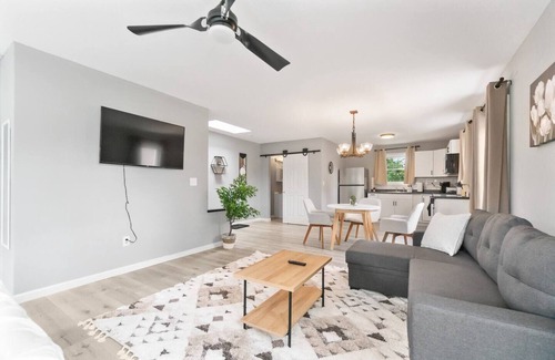 Fort Wayne Apartment | Downtown Studio w King Bed and Free Parking