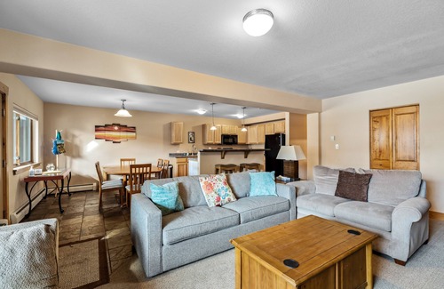 Downtown Steamboat Springs Condo | Downtown Summer Getaway! Farmers Market, Yampa River and Biking