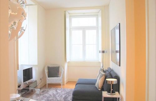 Santa Maria Maior Apartment | Downtown Sunny Apartment