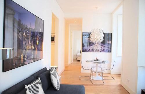 Santa Maria Maior Apartment | Downtown Sunny Apartment
