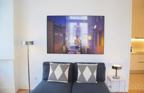 Santa Maria Maior Apartment | Downtown Sunny Apartment