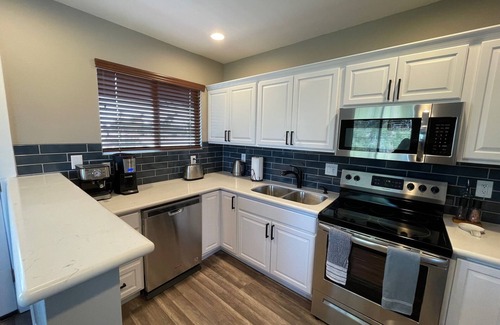 Mitchell Park East Apartment | Downtown Tempe Historical Neighborhood & minutes to ASU